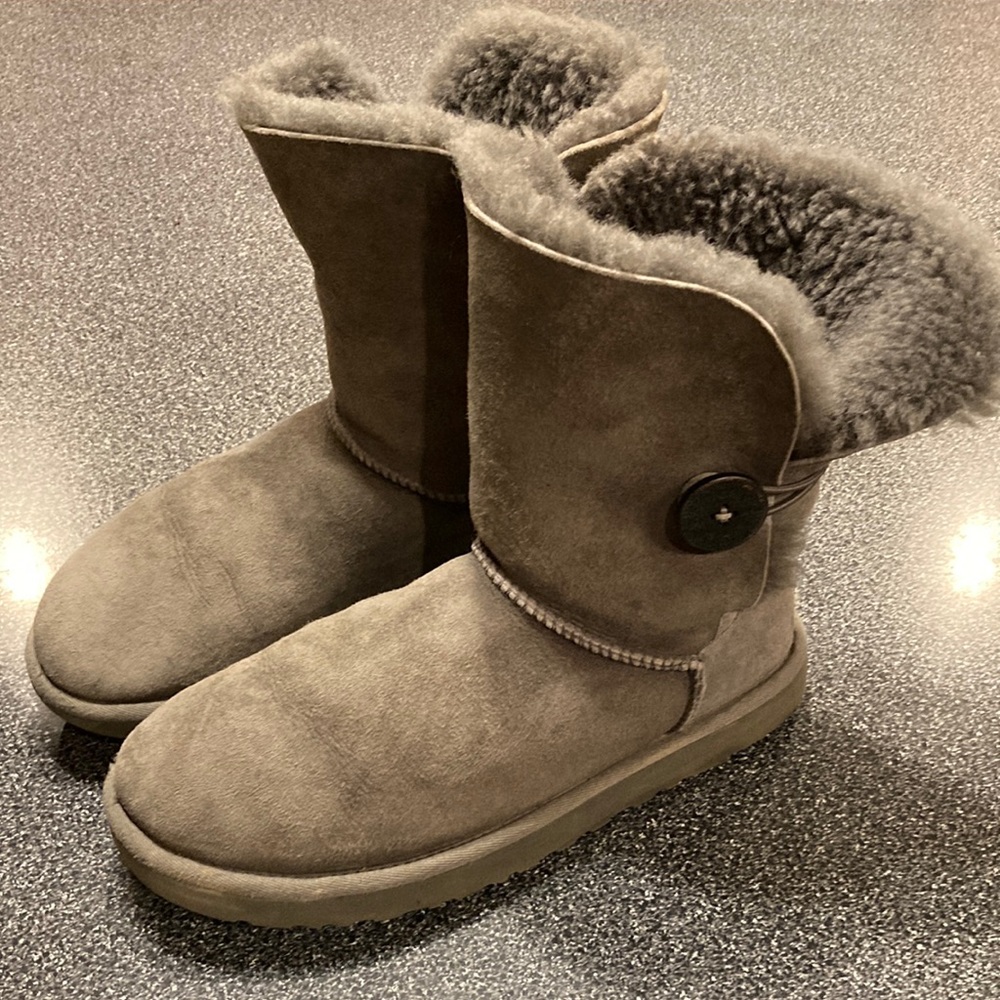 Ugg Bailey Button Grey Boots size 8